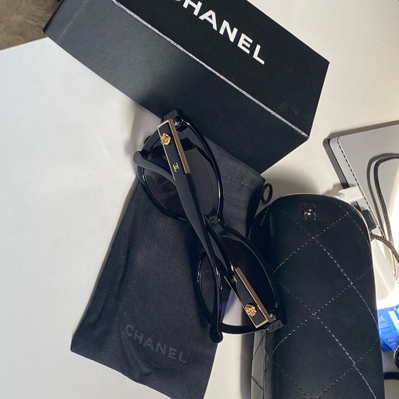‼️SOLD‼️Chanel sunglasses - Picture 5 of 9